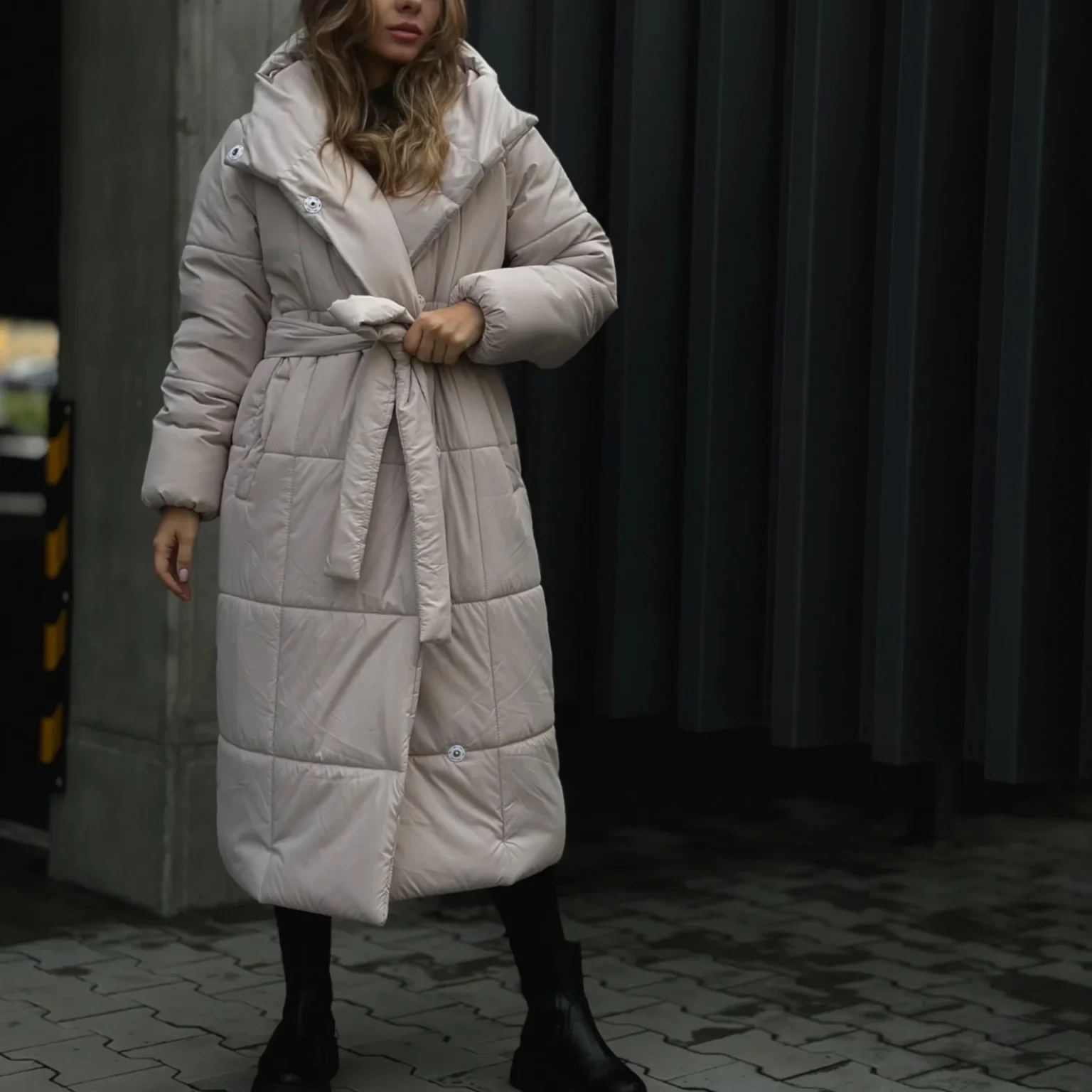 Пуховик жіночий COAT BLANKET односторонній темно-молочний з поясом - COAT BLANKET - пуховики, куртки, одяг та багато іншого.