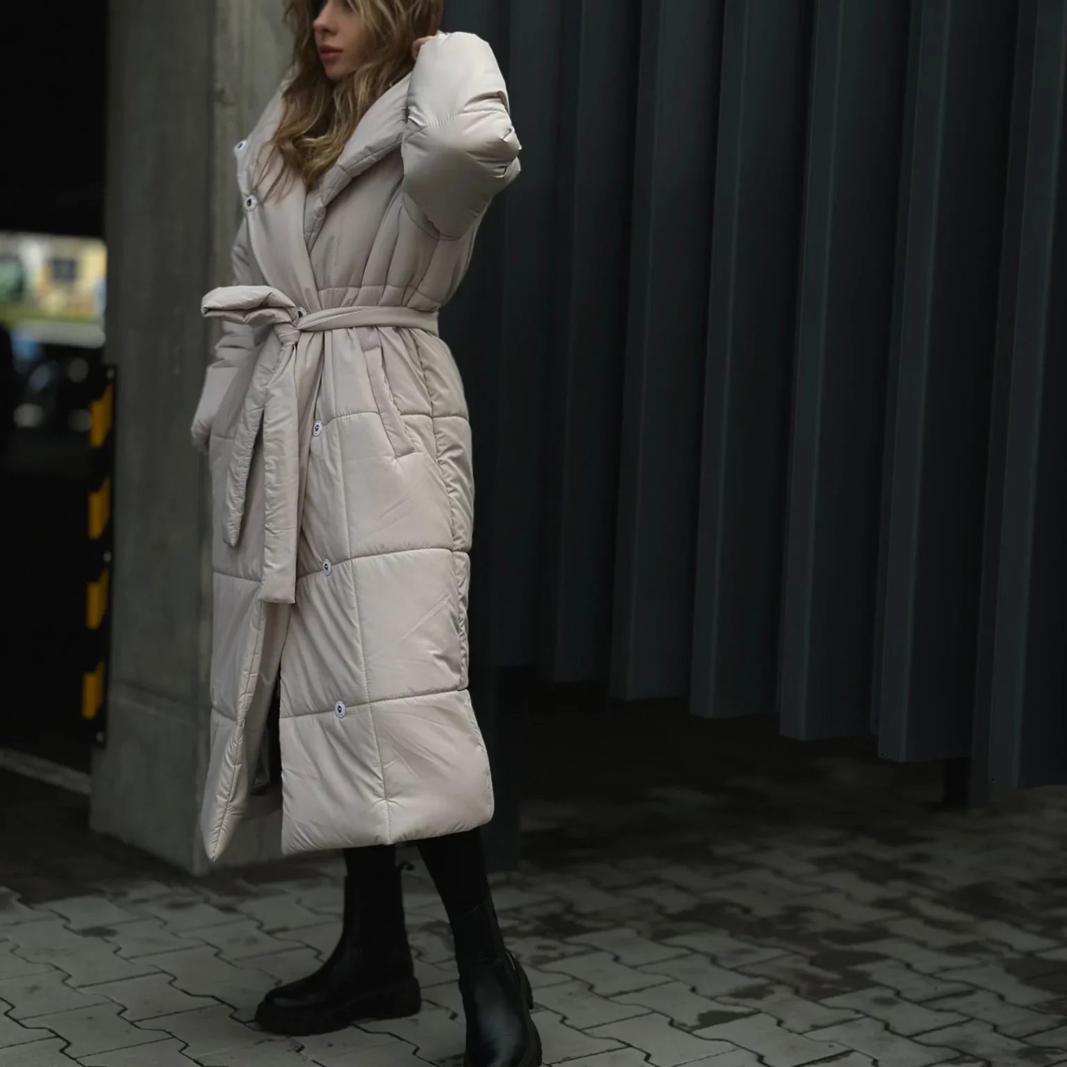 Пуховик жіночий COAT BLANKET односторонній темно-молочний з поясом - COAT BLANKET - пуховики, куртки, одяг та багато іншого.