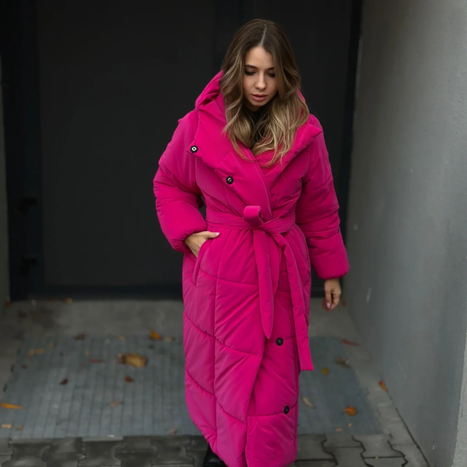 Пуховик жіночий COAT BLANKET односторонній малиновий-оксамит з поясом - COAT BLANKET - пуховики, куртки, одяг та багато іншого.