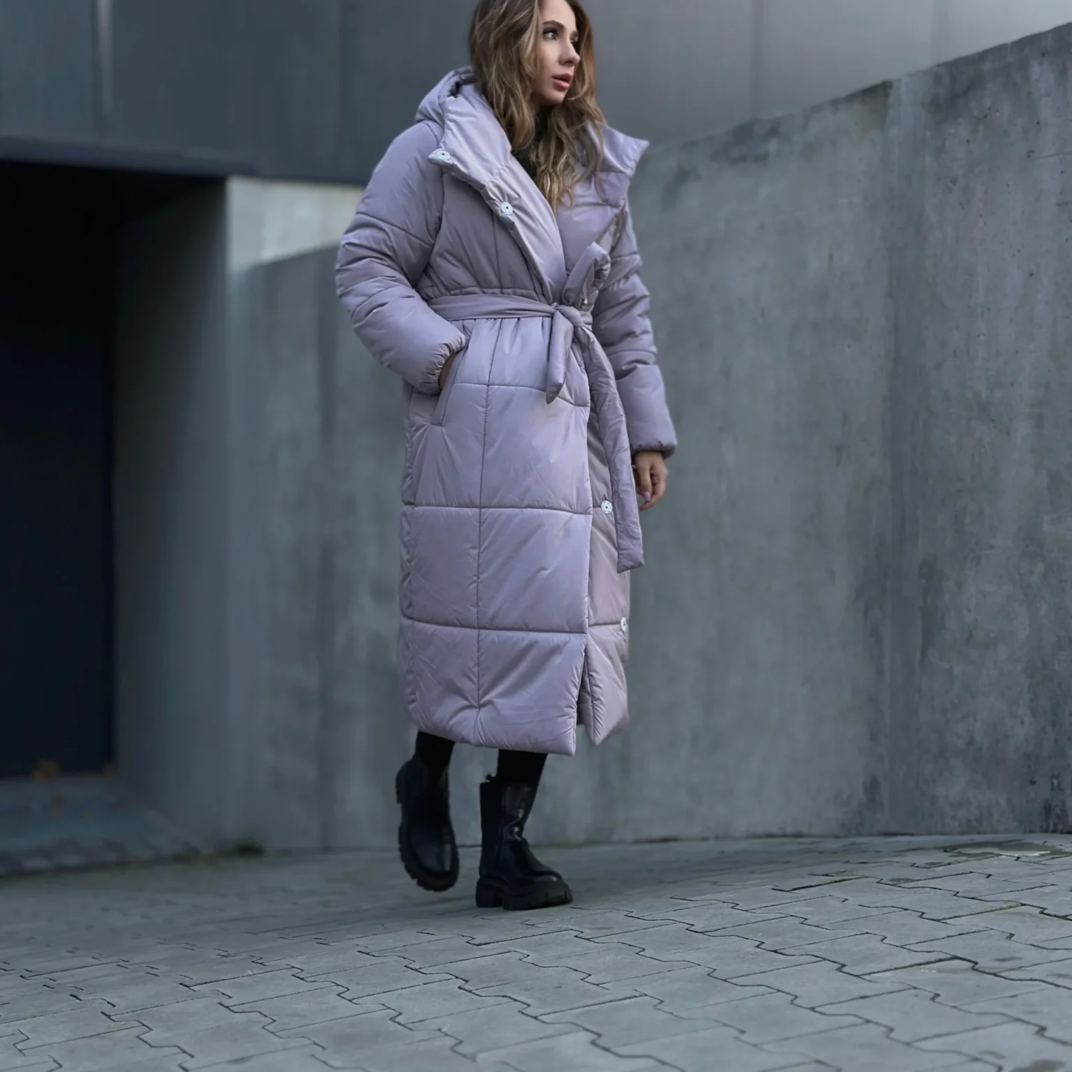 Пуховик жіночий COAT BLANKET односторонній світло-сірий з поясом - COAT BLANKET - пуховики, куртки, одяг та багато іншого.