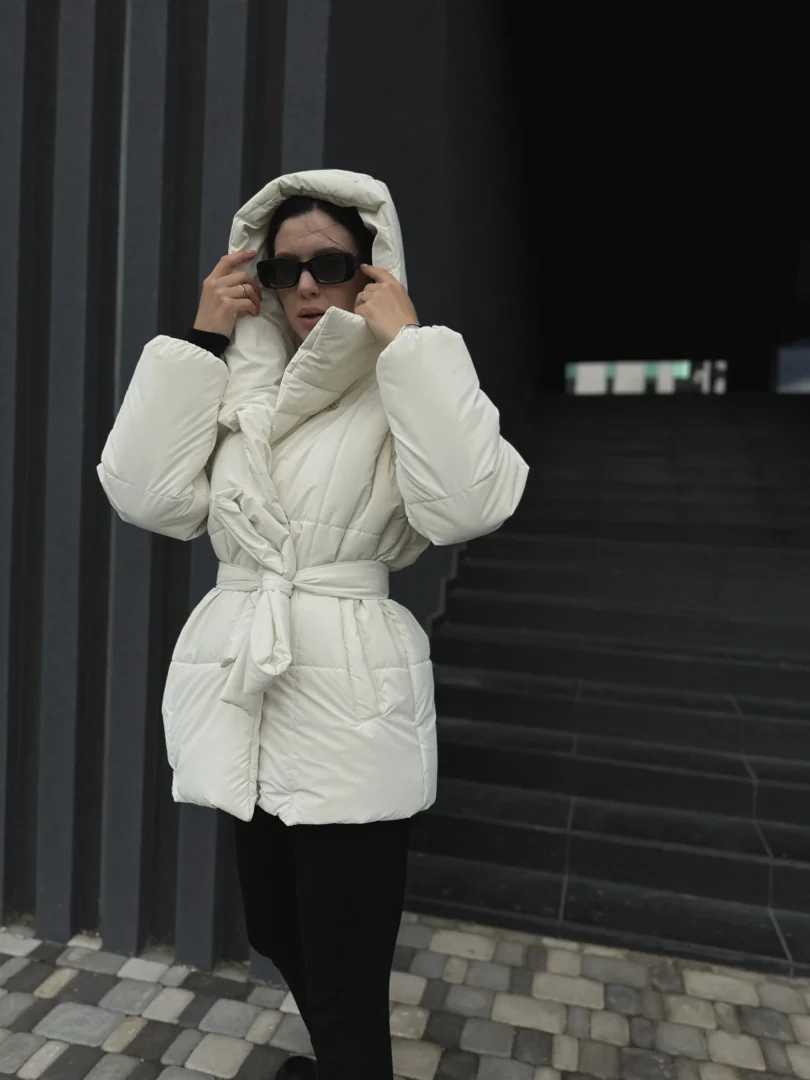 IMG_6412 Пуховик-куртка жіноча COAT BLANKET одностороння молочний-оксамит з поясом - Зображення 1